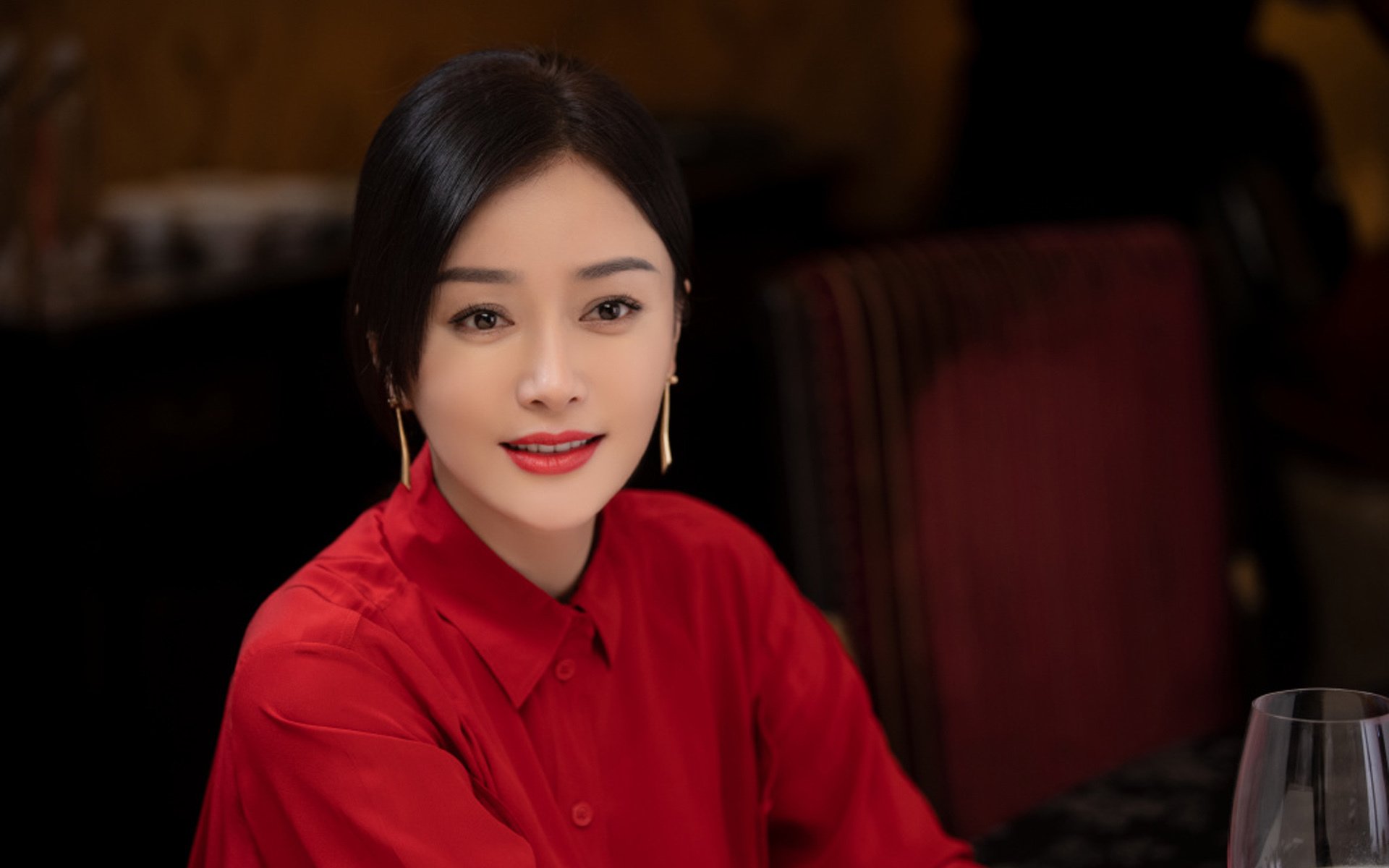 下载乐鱼体育APP-尼克斯翻盘独行侠，常规赛巅峰对决中布伦森双手暴扣点燃全场，尼克斯布洛克集锦