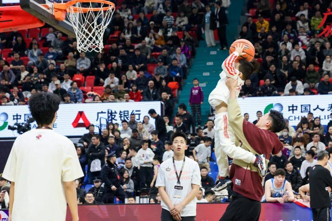 乐鱼体育：CBA球员海外联赛经历：经验积累与文化冲击
